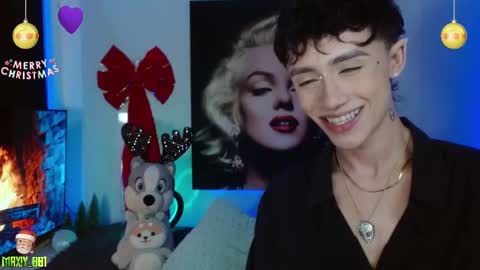 Snapshot of maxiy_001 chatting on December 18, 4:53 am Max online show from December 18, 4:53 am