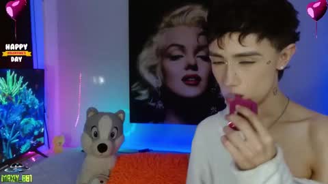 Snapshot of maxiy_001 chatting on February 12, 9:10 am Max online show from February 12, 9:10 am
