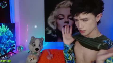 Snapshot of maxiy_001 chatting on February 26, 7:38 pm Max online show from February 26, 7:38 pm