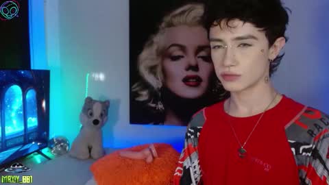 Snapshot of maxiy_001 chatting on September 21, 8:38 am Max online show from September 21, 8:38 am