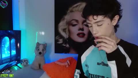 Snapshot of maxiy_001 chatting on September 22, 3:52 am Max online show from September 22, 3:52 am