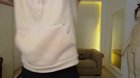 MaxKaiden online show from November 17, 5:35 am