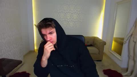 Snapshot of maxkaiden chatting on January 17, 5:45 am MaxKaiden online show from January 17, 5:45 am