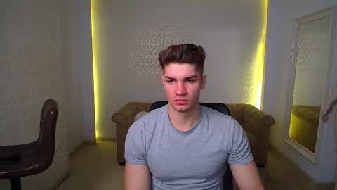 Snapshot of maxkaiden chatting on February 5, 5:45 am MaxKaiden online show from February 5, 5:45 am