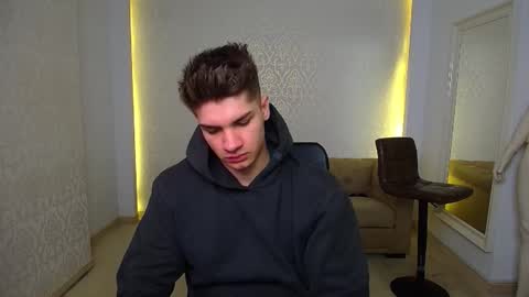 Snapshot of maxkaiden chatting on February 6, 7:02 am MaxKaiden online show from February 6, 7:02 am