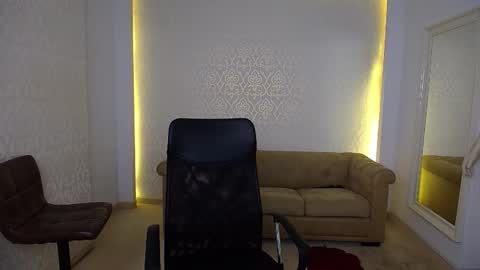 Snapshot of maxkaiden chatting on February 9, 5:44 am MaxKaiden online show from February 9, 5:44 am