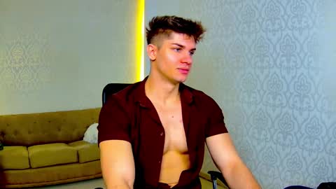 Snapshot of maxkaiden chatting on February 11, 6:18 am MaxKaiden online show from February 11, 6:18 am