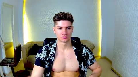 Snapshot of maxkaiden chatting on February 12, 6:19 am MaxKaiden online show from February 12, 6:19 am