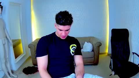 Snapshot of maxkaiden chatting on February 13, 6:09 am MaxKaiden online show from February 13, 6:09 am