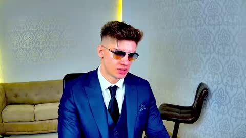 Snapshot of maxkaiden chatting on February 14, 6:54 am MaxKaiden online show from February 14, 6:54 am