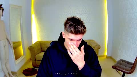 Snapshot of maxkaiden chatting on February 17, 5:15 am MaxKaiden online show from February 17, 5:15 am