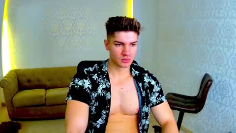 Snapshot of maxkaiden chatting on February 20, 6:19 am MaxKaiden online show from February 20, 6:19 am