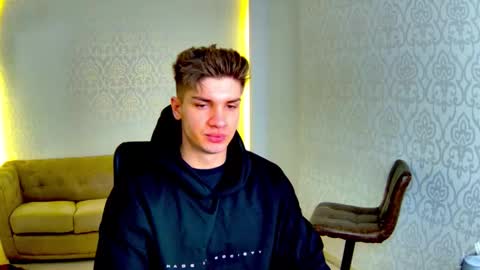 Snapshot of maxkaiden chatting on February 23, 5:38 am MaxKaiden online show from February 23, 5:38 am