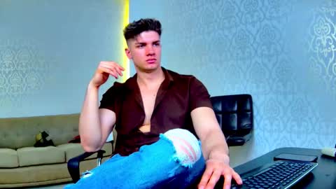 Snapshot of maxkaiden chatting on March 2, 7:37 am MaxKaiden online show from March 2, 7:37 am