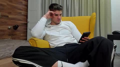 MaxKaiden online show from March 24, 5:45 am