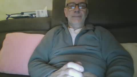 Snapshot of maxou569 chatting on March 6, 7:47 am maxou569 online show from March 6, 7:47 am