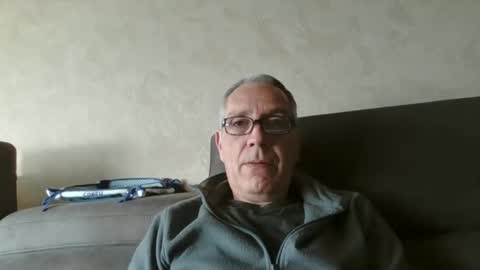 Snapshot of maxou569 chatting on March 9, 8:18 am maxou569 online show from March 9, 8:18 am