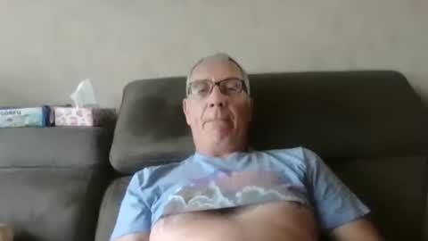 Snapshot of maxou569 chatting on October 13, 9:53 am maxou569 online show from October 13, 9:53 am