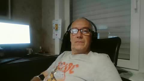 Snapshot of maxou569 chatting on October 20, 7:20 am maxou569 online show from October 20, 7:20 am