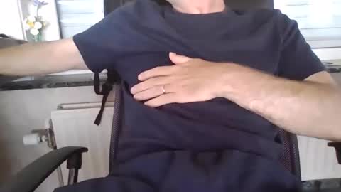 Snapshot of maxou569 chatting on July 14, 9:47 am maxou569 online show from July 14, 9:47 am