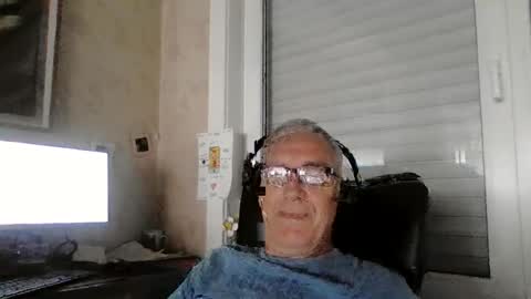 Snapshot of maxou569 chatting on July 20, 8:39 am maxou569 online show from July 20, 8:39 am