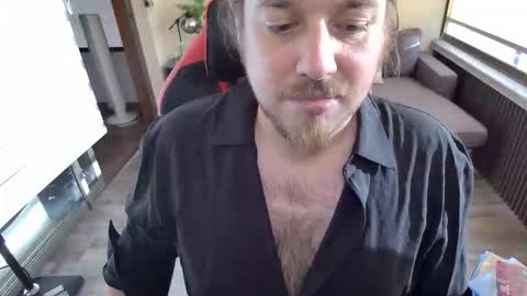 Max online show from February 25, 10:19 pm