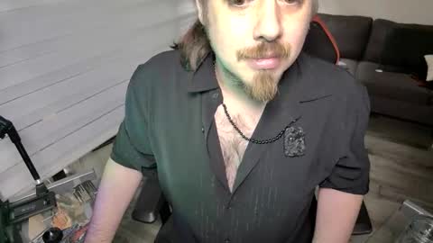 Snapshot of maxredz chatting on May 1, 4:28 am Max online show from May 1, 4:28 am