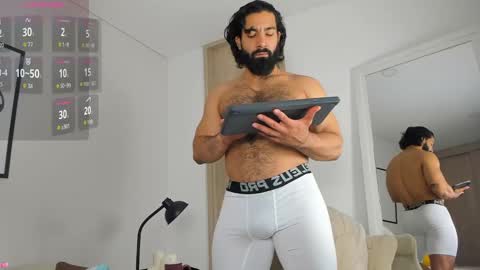 Snapshot of maxstrong01 chatting on September 19, 12:34 am Max online show from September 19, 12:34 am