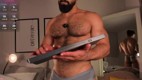 Snapshot of maxstrong01 chatting on June 6, 2:05 am Max online show from June 6, 2:05 am