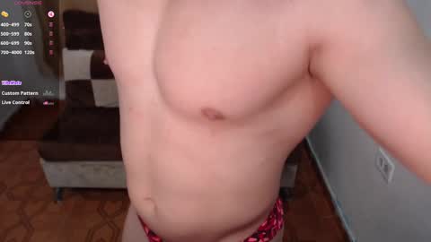 Snapshot of maxwel949813 chatting on December 2, 10:39 am Max online show from December 2, 10:39 am