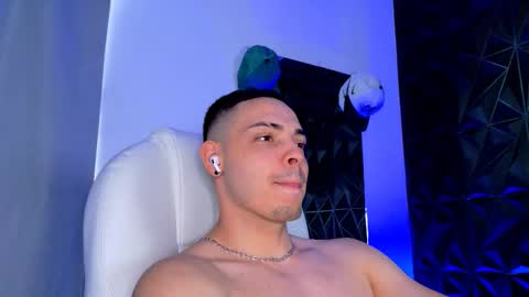 MAX online show from December 15, 7:18 pm