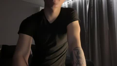 Snapshot of maxwoolf chatting on April 19, 6:10 pm Max online show from April 19, 6:10 pm