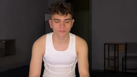 Snapshot of maxwoolf chatting on May 5, 7:00 pm Max online show from May 5, 7:00 pm