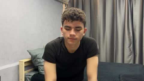 Snapshot of maxwoolf chatting on May 17, 4:14 pm Max online show from May 17, 4:14 pm