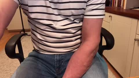 Max online show from December 3, 5:09 am