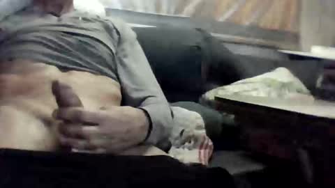 Snapshot of maxxoufr chatting on December 18, 8:25 pm maxxoufr online show from December 18, 8:25 pm