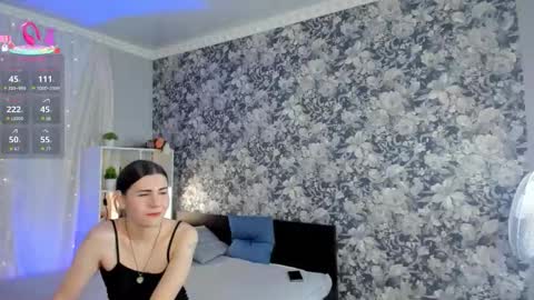 Snapshot of may_want chatting on October 3, 9:50 am Leila online show from October 3, 9:50 am