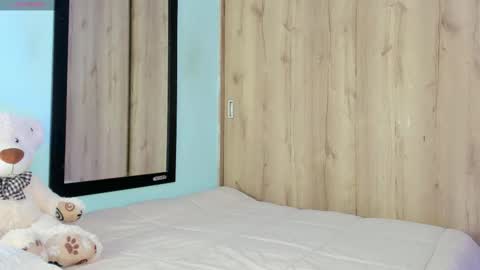 Snapshot of maya__fox chatting on March 26, 11:32 pm OF mayitta19 online show from March 26, 11:32 pm