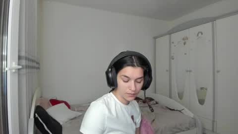 Maya online show from April 14, 6:03 pm