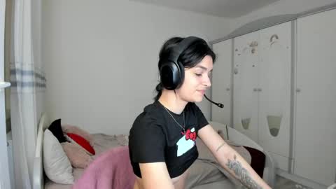 Maya online show from April 15, 6:48 pm