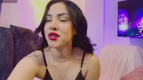 Snapshot of maya_blue_ chatting on April 25, 4:26 am Maya online show from April 25, 4:26 am