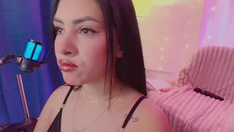 Snapshot of maya_blue_ chatting on May 14, 8:26 pm Maya online show from May 14, 8:26 pm
