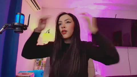 Snapshot of maya_blue_ chatting on May 21, 8:16 pm Maya online show from May 21, 8:16 pm