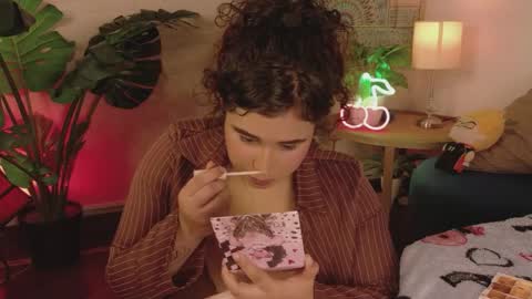 maya_house online show from April 9, 4:12 am