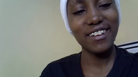 Snapshot of maya_melody chatting on February 23, 9:01 pm maya_melody online show from February 23, 9:01 pm