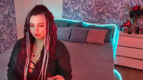Snapshot of maya_mils chatting on May 25, 1:00 am Maya Mils online show from May 25, 1:00 am