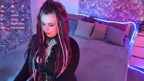 Snapshot of maya_mils chatting on May 31, 1:14 am Maya Mils online show from May 31, 1:14 am