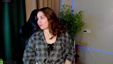 Snapshot of maya_raay chatting on March 27, 2:06 am Maya online show from March 27, 2:06 am
