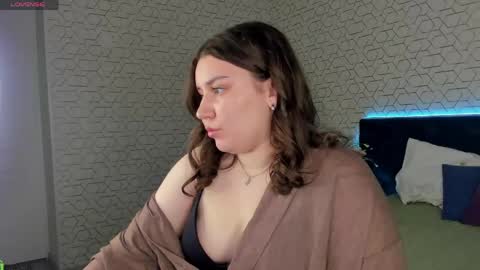Snapshot of maya_raay chatting on April 12, 1:10 am Maya online show from April 12, 1:10 am