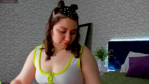 Snapshot of maya_raay chatting on April 19, 1:16 am Maya online show from April 19, 1:16 am